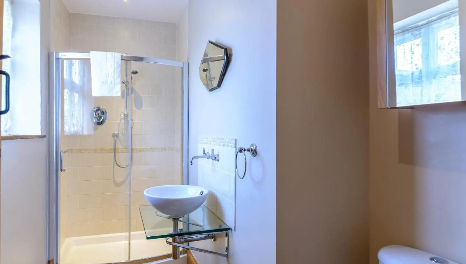 בית נופש הוילה קאטריק ברידג' 6 Bed In Richmond 6Mls 52779